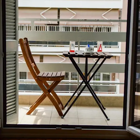 An For 2-4 Friends. * Thessaloniki