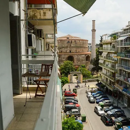 An For 2-4 Friends. * Thessaloniki